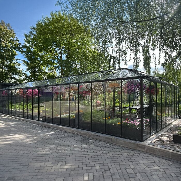 Stort Lux Grand Orangerie som lyst bindeled mellem terrasse og have