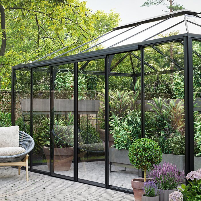 Detaljer i Oasis pyramidedrivhus med pulverlakeret aluminiumsramme