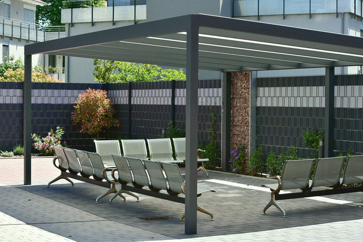 Pergola ved kysten: Det skal du overveje på en udsat terrasse