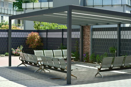 Pergola ved kysten: Det skal du overveje på en udsat terrasse